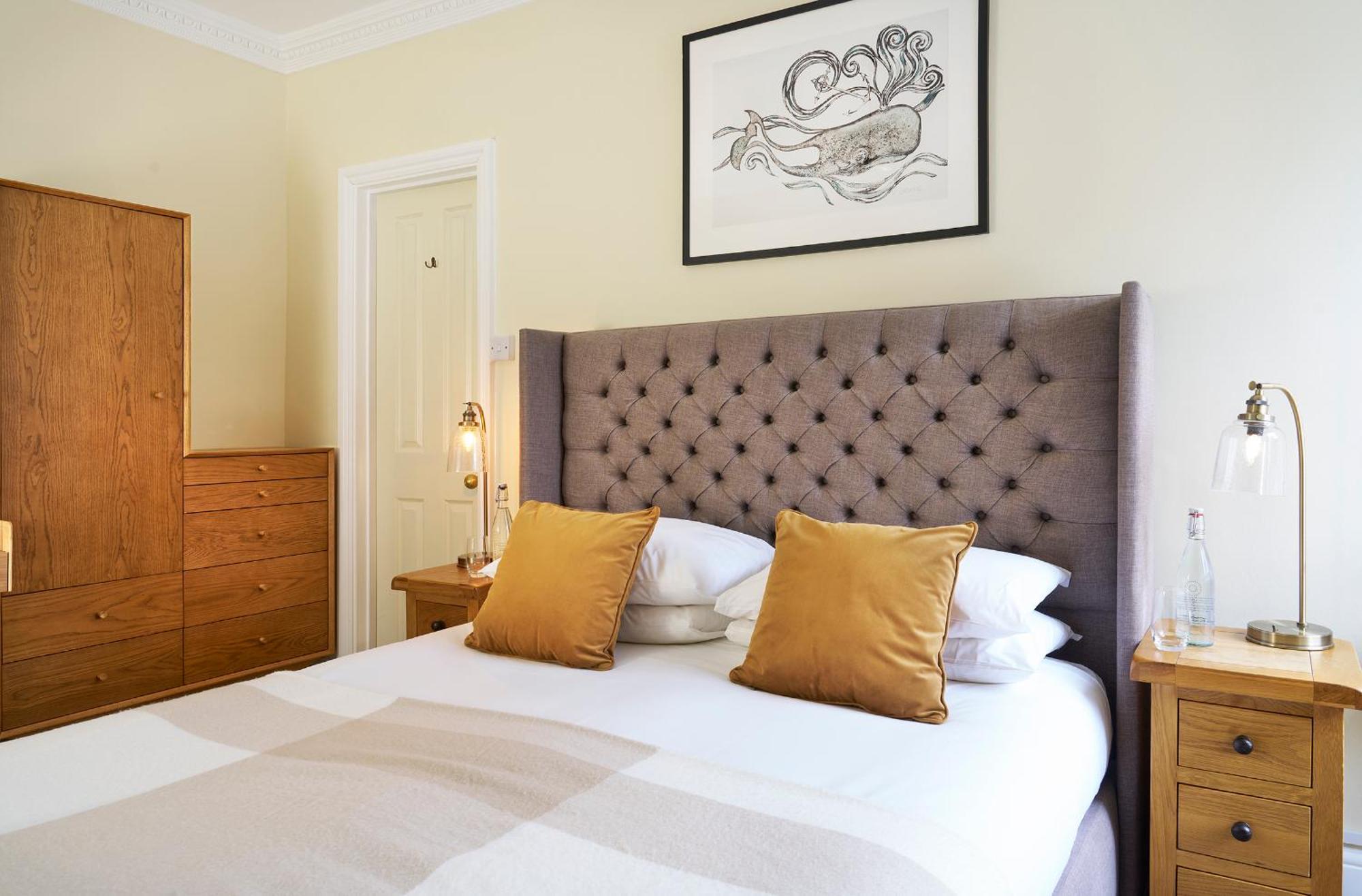 Outlaw'S Guest House พอร์ตไอแซค ภายนอก รูปภาพ