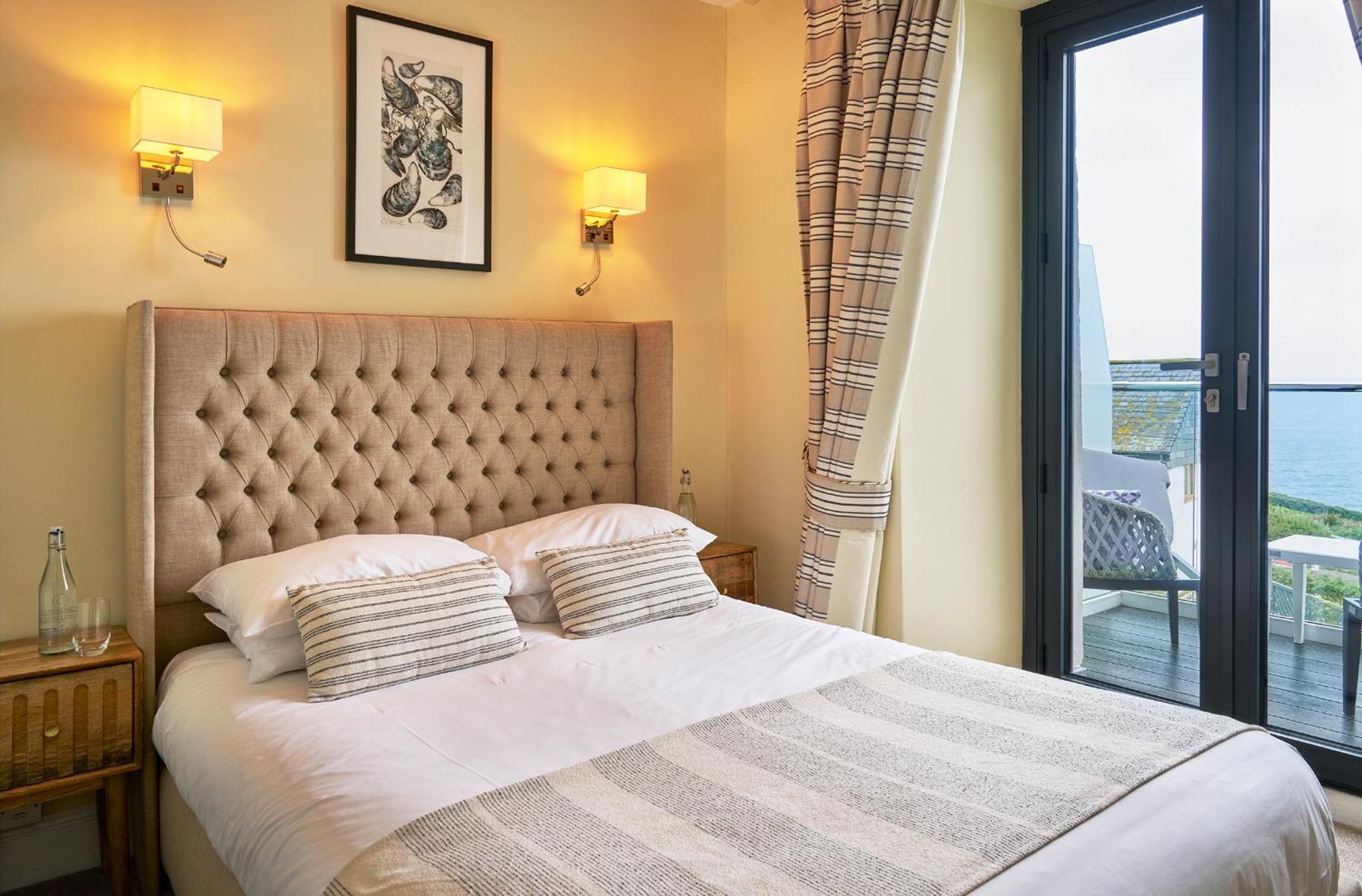 Outlaw'S Guest House พอร์ตไอแซค ภายนอก รูปภาพ