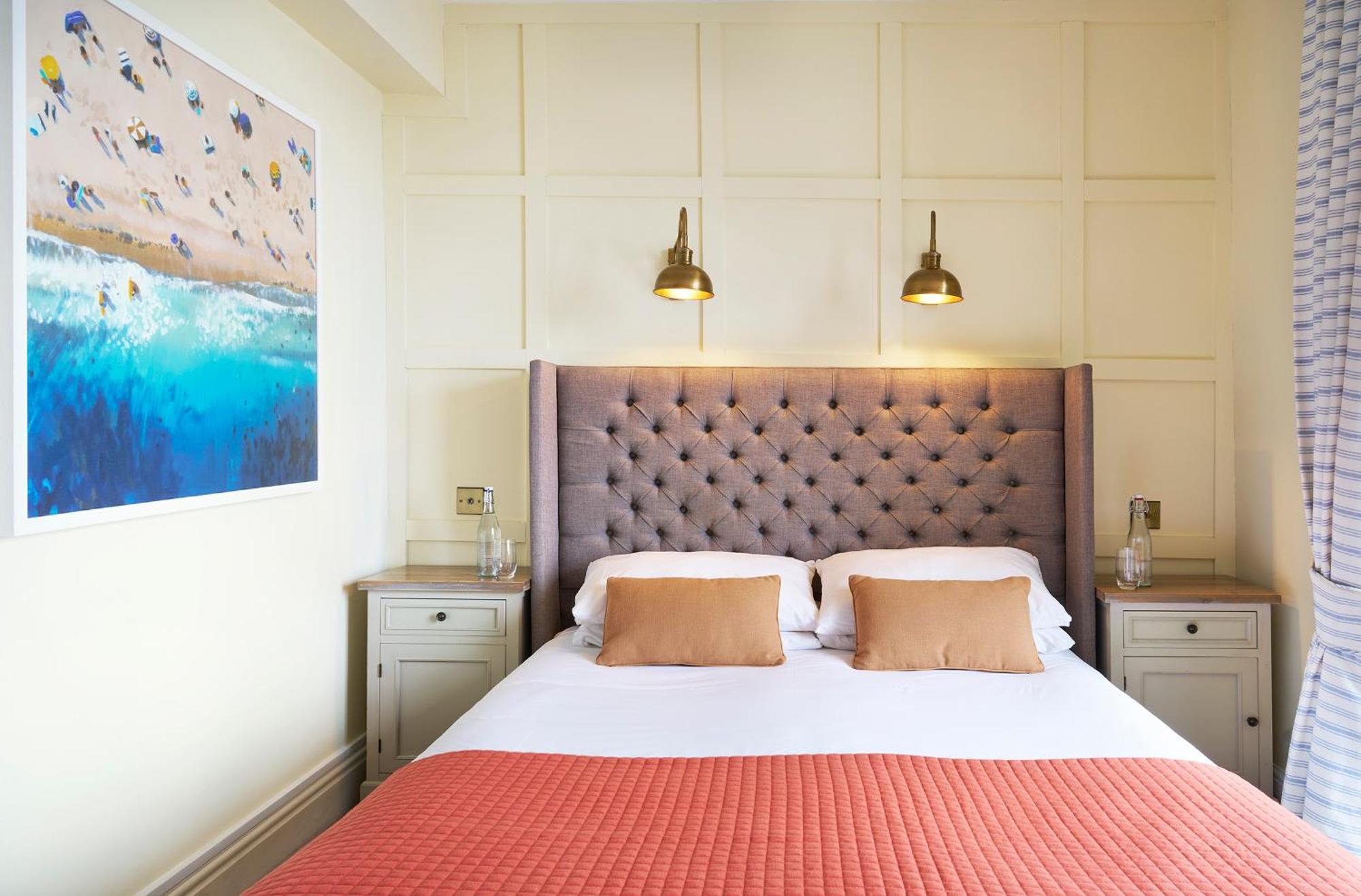 Outlaw'S Guest House พอร์ตไอแซค ภายนอก รูปภาพ