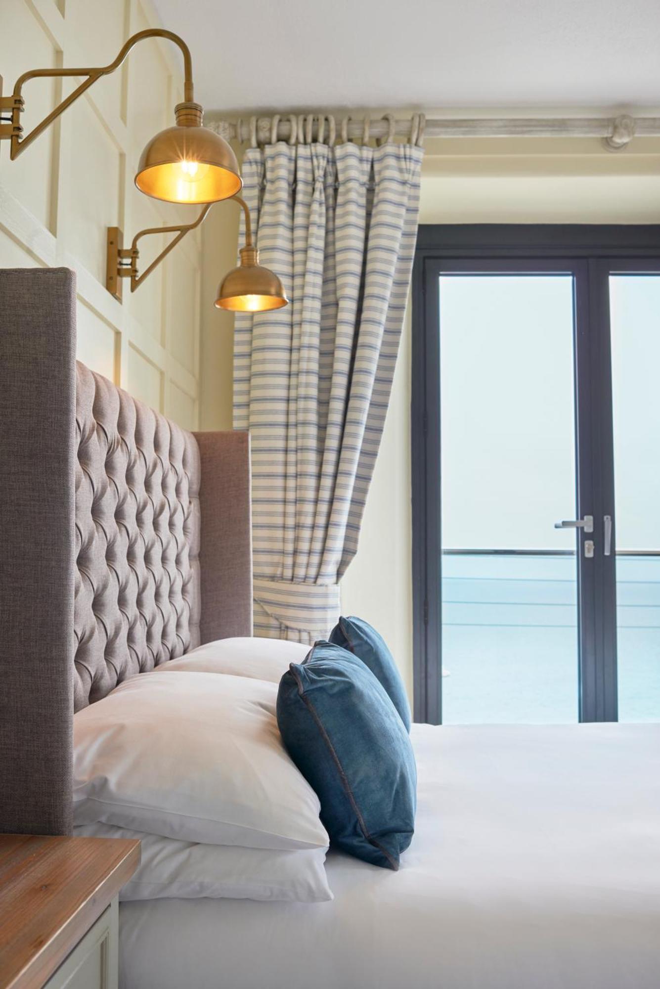 Outlaw'S Guest House พอร์ตไอแซค ภายนอก รูปภาพ