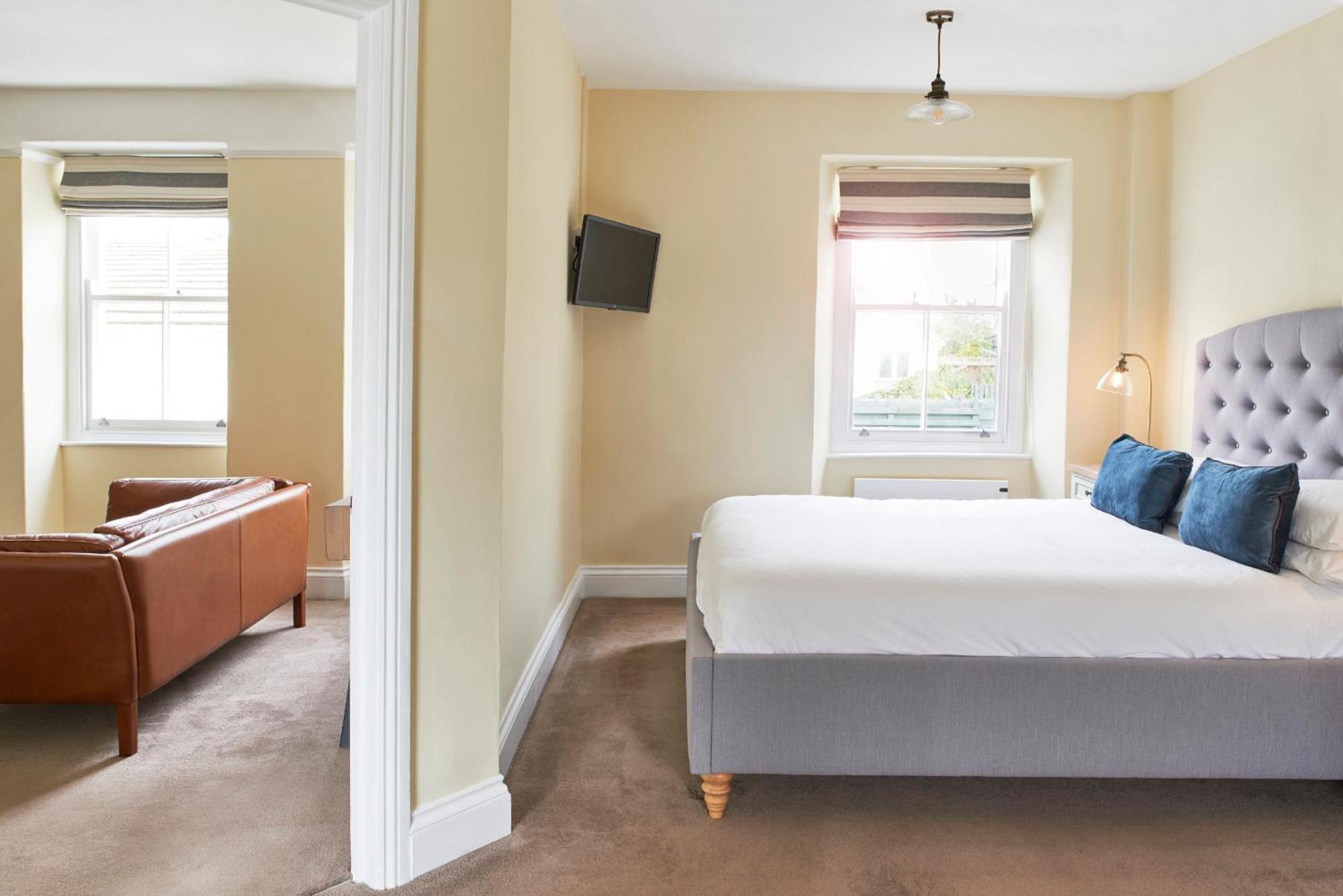 Outlaw'S Guest House พอร์ตไอแซค ภายนอก รูปภาพ