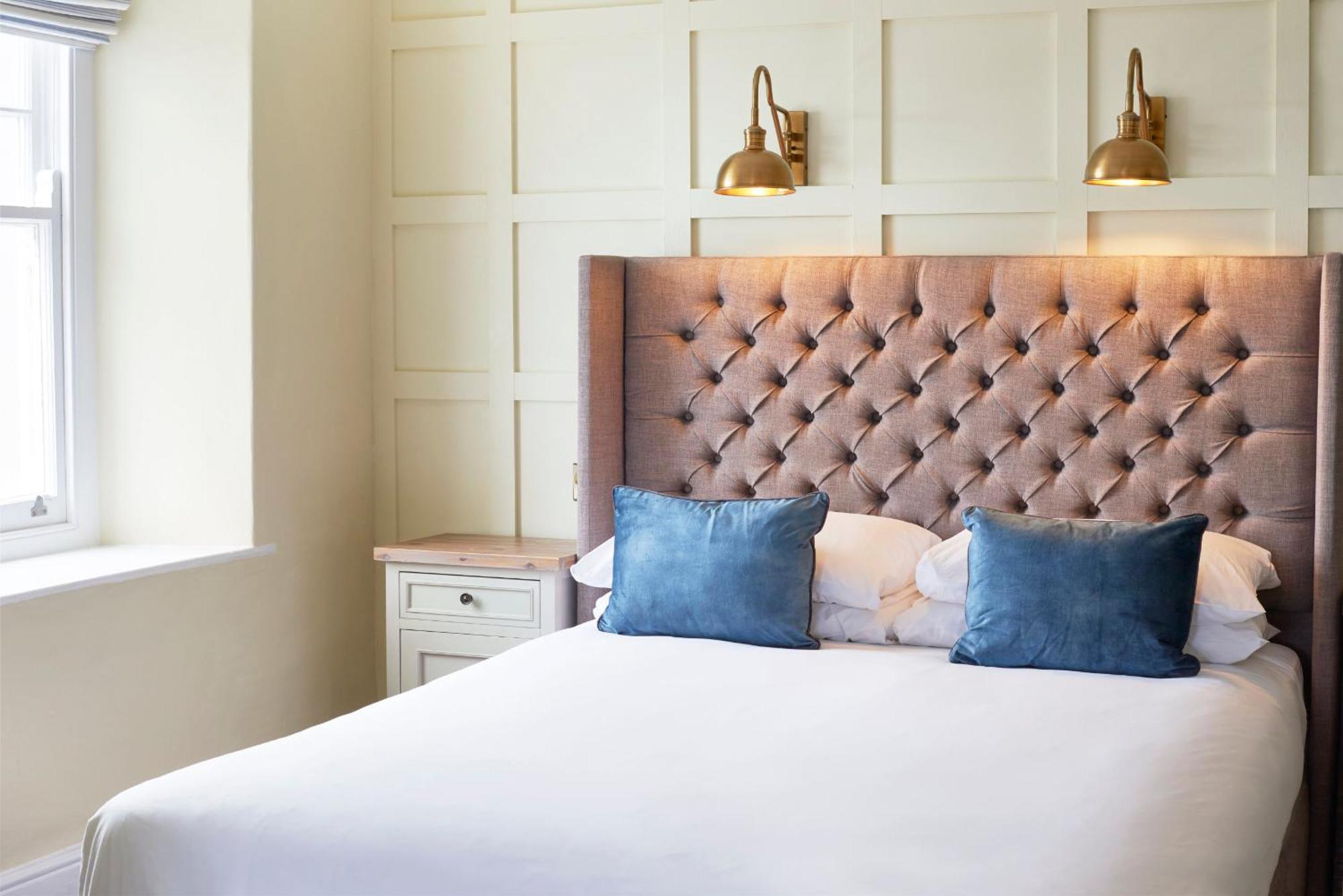 Outlaw'S Guest House พอร์ตไอแซค ภายนอก รูปภาพ