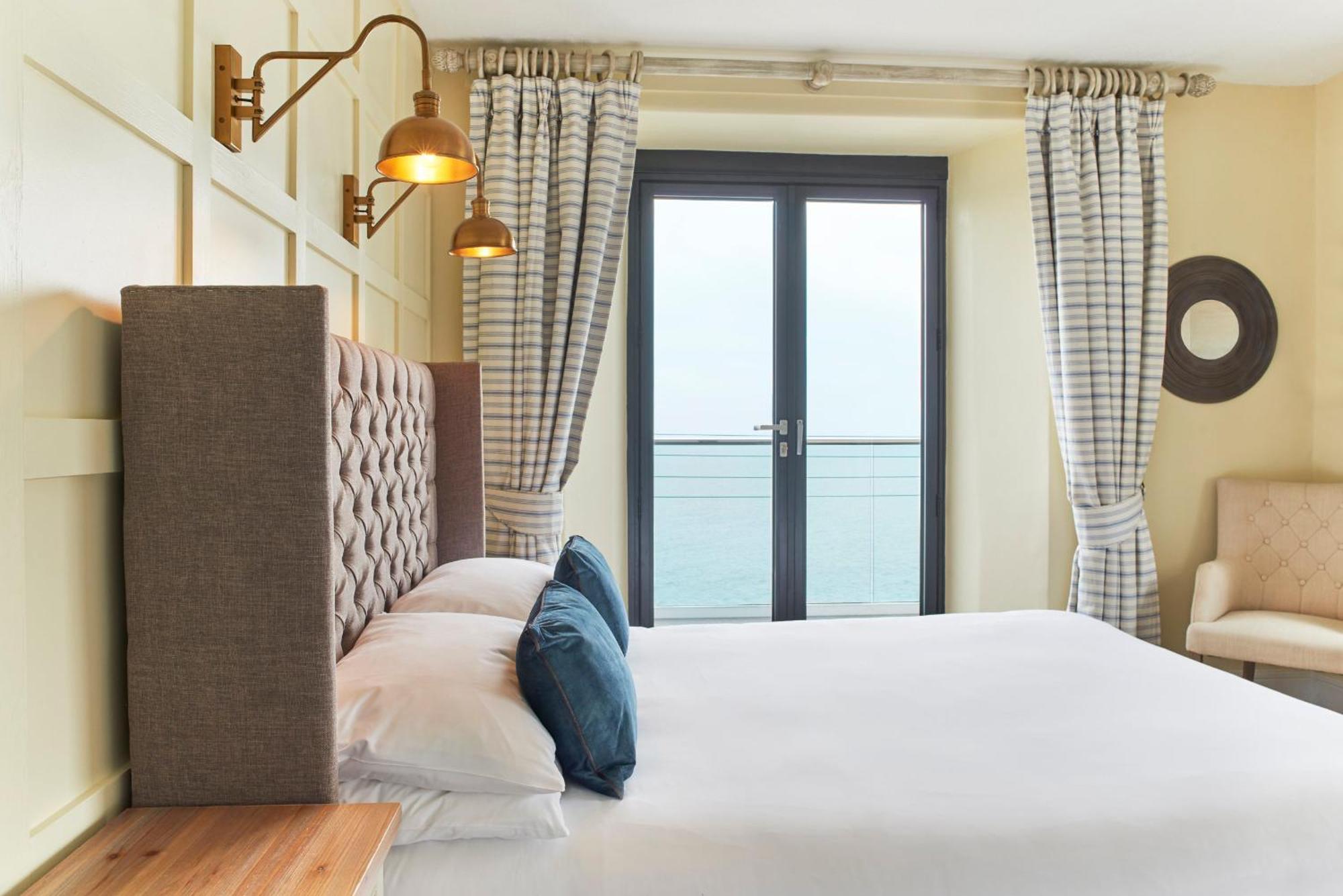 Outlaw'S Guest House พอร์ตไอแซค ภายนอก รูปภาพ
