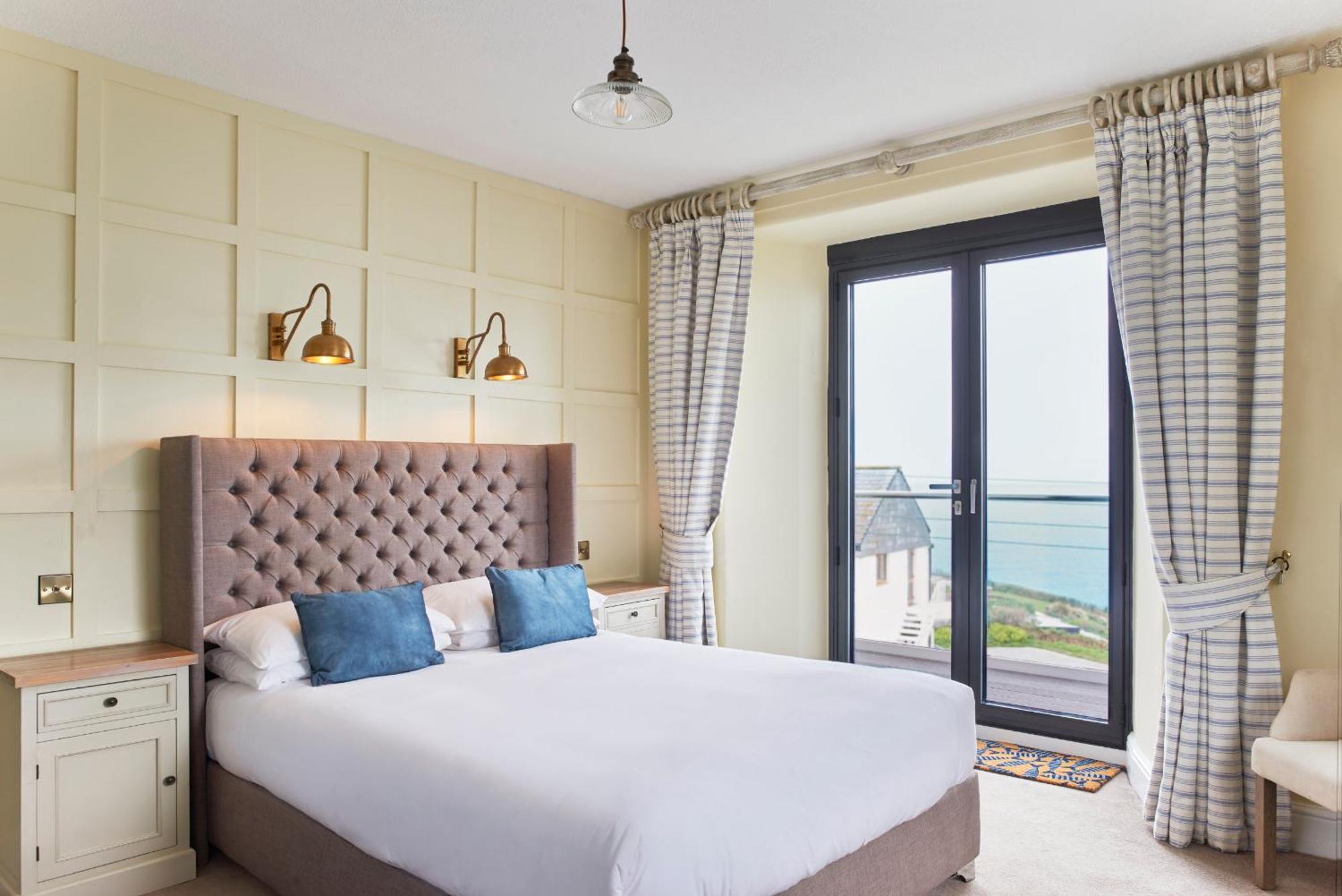 Outlaw'S Guest House พอร์ตไอแซค ภายนอก รูปภาพ